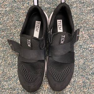 Like new slipstream spin sneakers + spd cleats